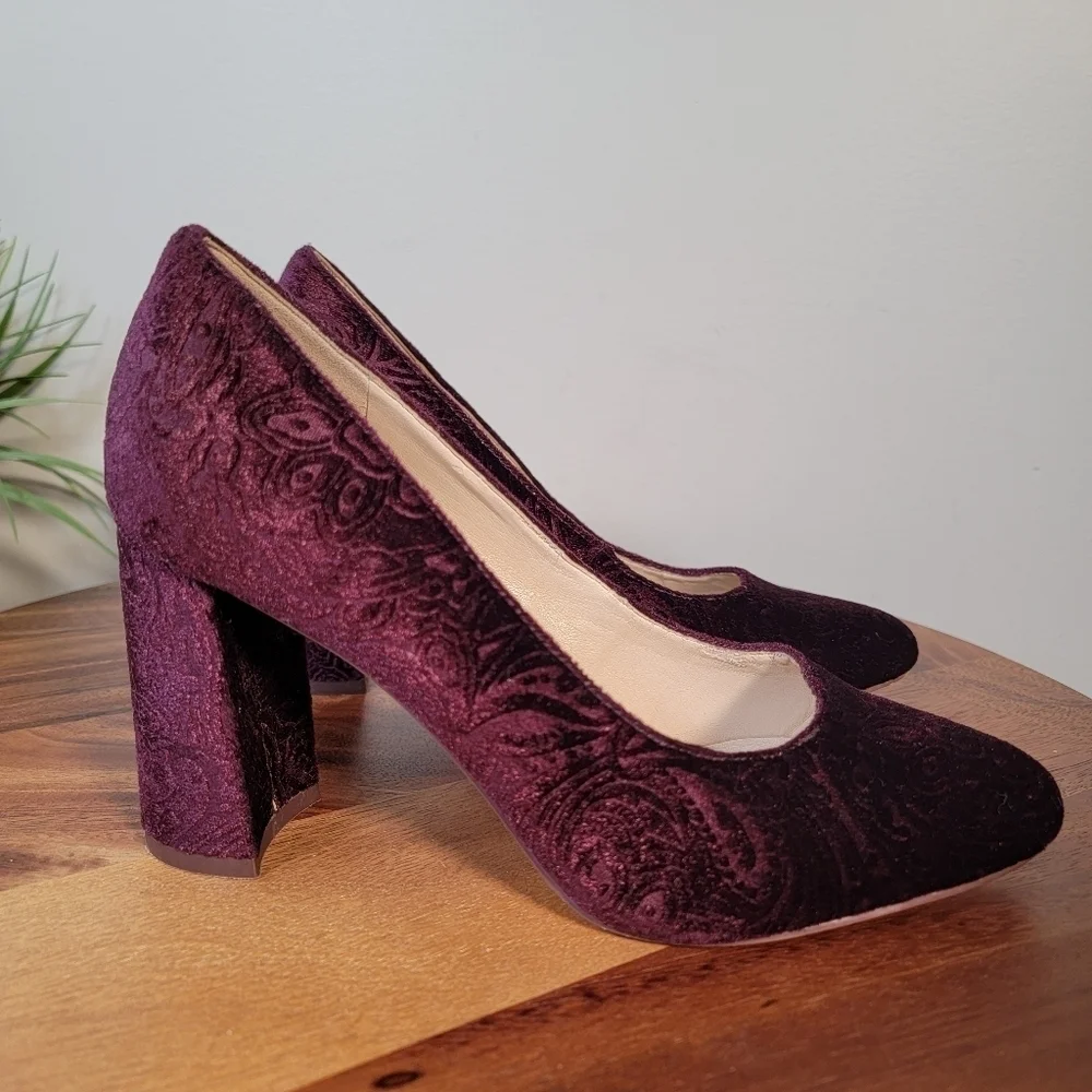 Nine West Jayvee Burgundy Velvet Floral Embossed Block Heels Size 8 - Picture 4 of 17
